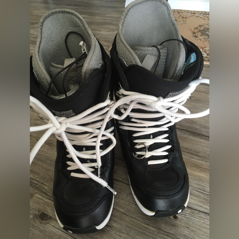 burton sapphire imprint 3 snowboard boots woman size 8.5